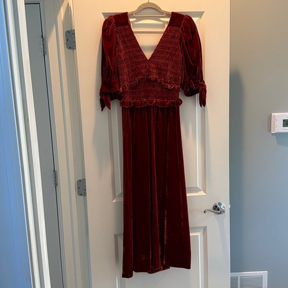 SEA New York Maude Velvet puff sleeve smocked dress burgundy - small - Picture 4 of 10